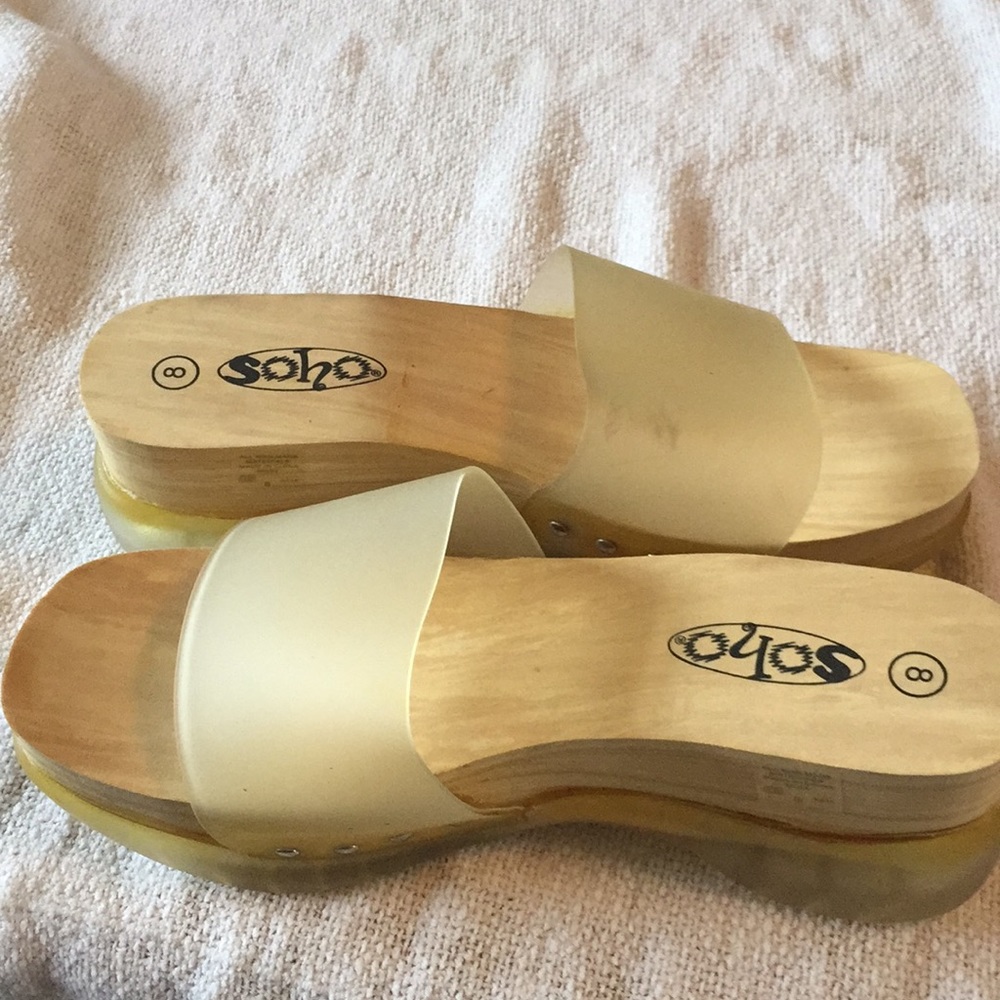 Unworn from display size8 soho sandals